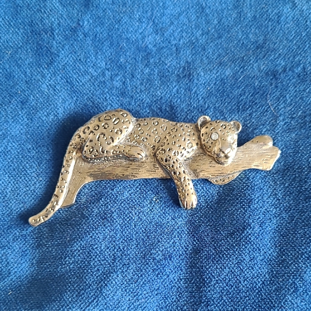 2/$22 Vintage 80s Goldtone Leopard On A Branch Brooch With Rhinestone Eyes
